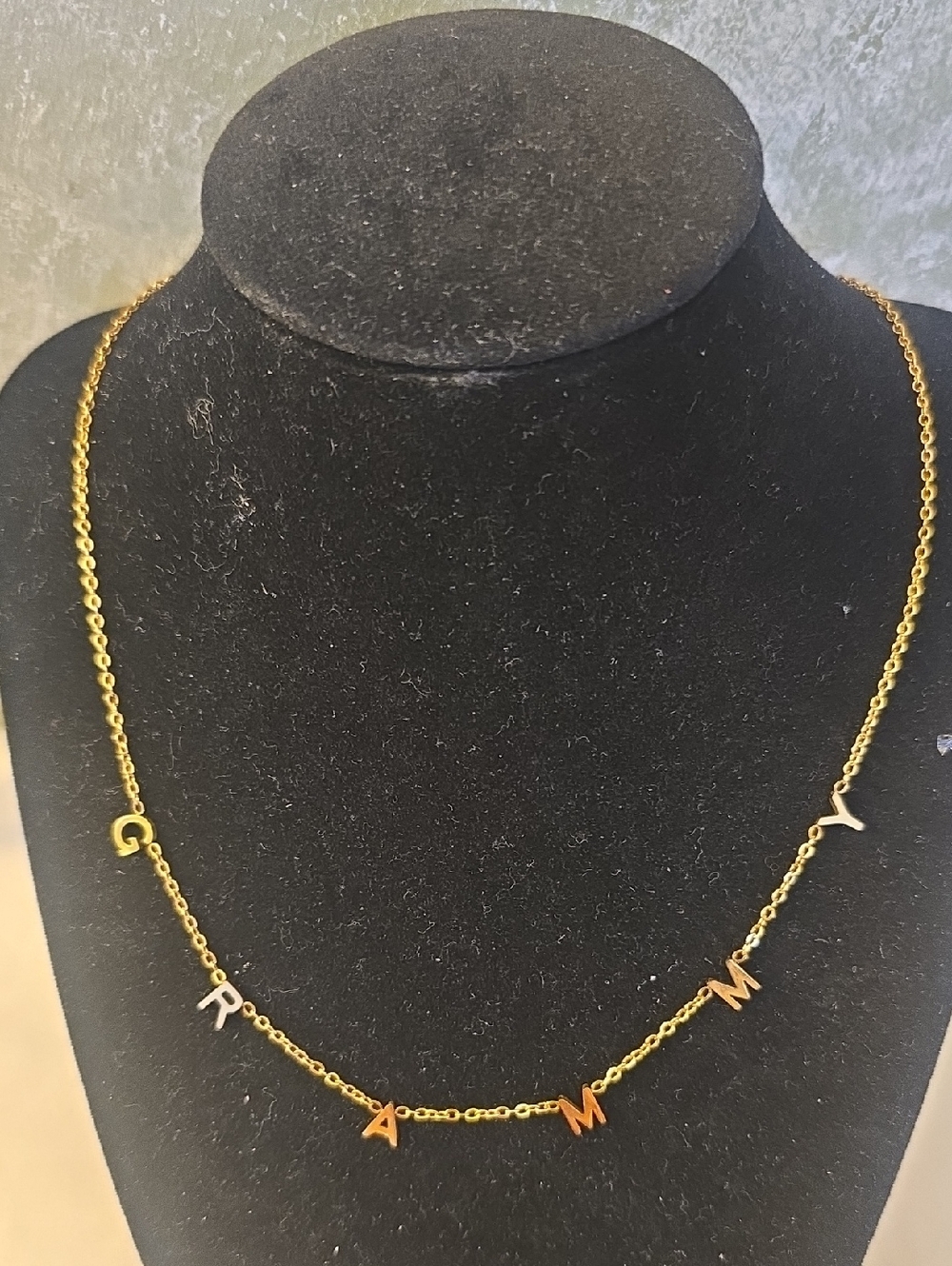 Memgift Danity Gold-Tone 'GRAMMY' Letter Necklace - New